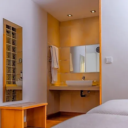 Hotel Serrano 2*
