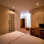 Otel Serrano