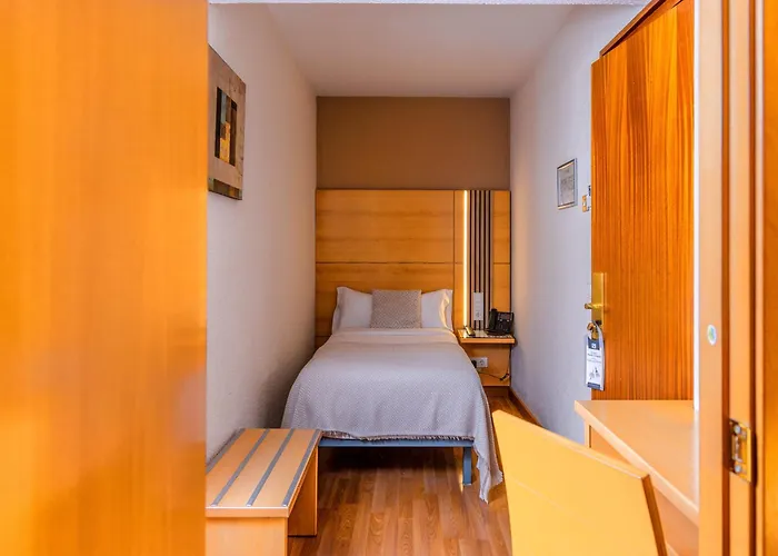 Отель Serrano Кордова